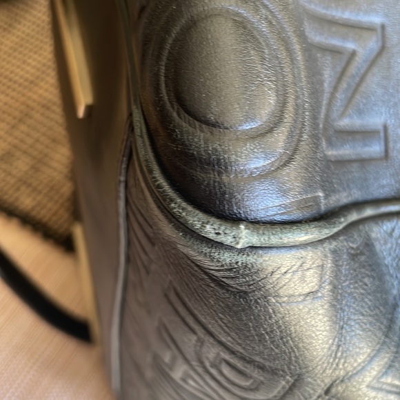 Black Leather Satchel/Duffle with shoulder Strap - Picture 8 of 16